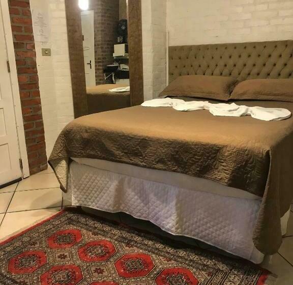 اتاق لوکس, St. Virginia’s