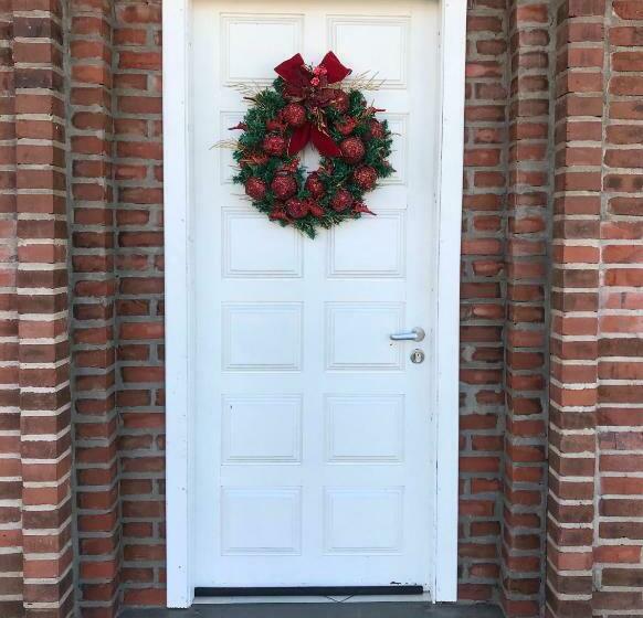 اتاق لوکس, St. Virginia’s