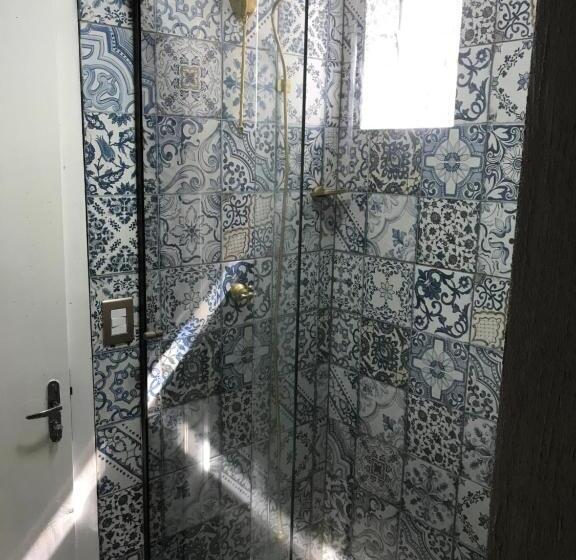 اتاق استاندارد چهار تخته, St. Virginia’s