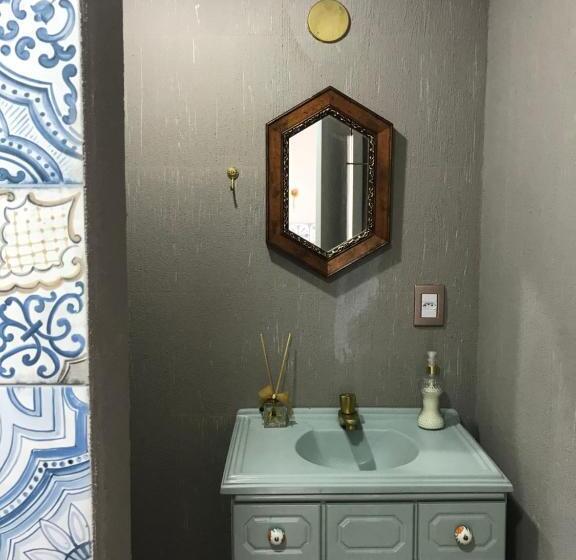 اتاق استاندارد چهار تخته, St. Virginia’s