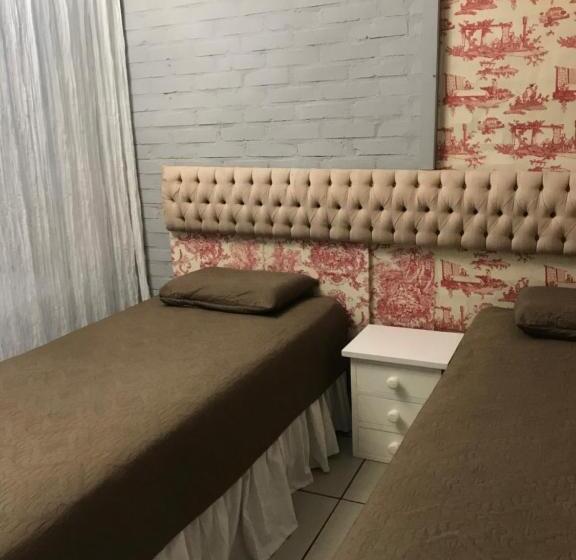 اتاق استاندارد چهار تخته, St. Virginia’s