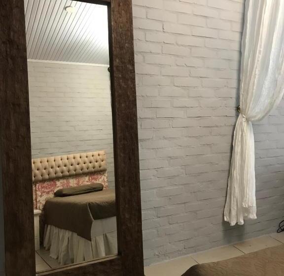 اتاق استاندارد چهار تخته, St. Virginia’s