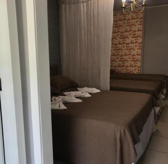 اتاق استاندارد چهار تخته, St. Virginia’s