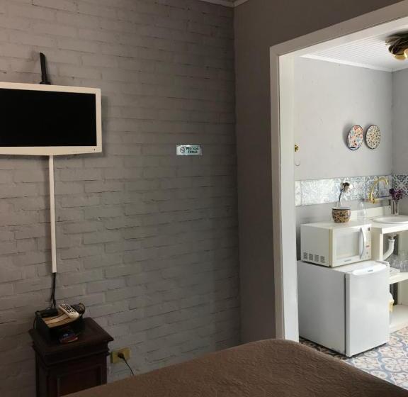 اتاق استاندارد چهار تخته, St. Virginia’s