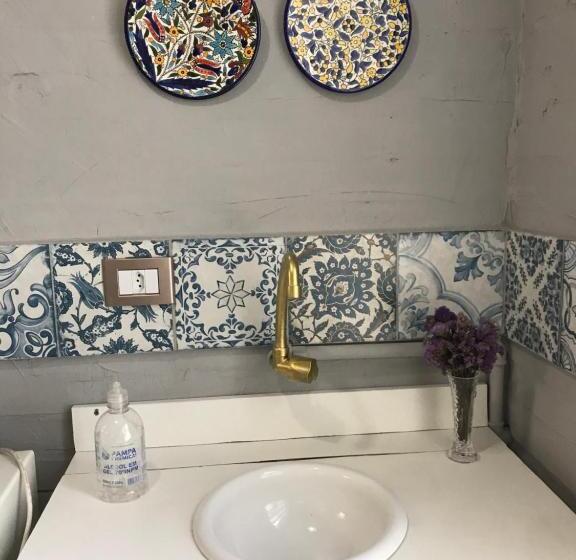 اتاق استاندارد چهار تخته, St. Virginia’s