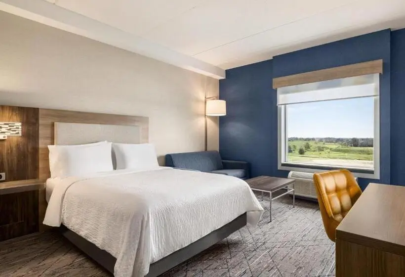キングサイズベッドのスイートルーム, Holiday Inn Express   Strathroy, An Ihg