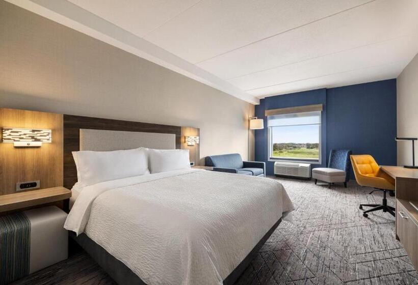 מיטת קינג בסוויטה, Holiday Inn Express   Strathroy, An Ihg