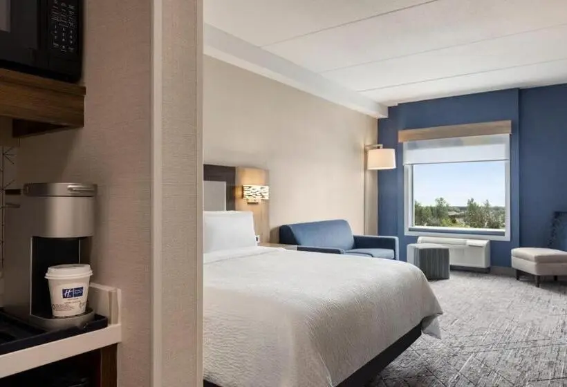 キングサイズベッドのスイートルーム, Holiday Inn Express   Strathroy, An Ihg