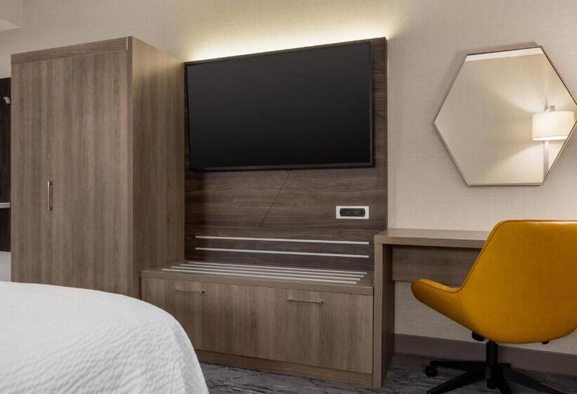 스위트 킹사이즈 침대, Holiday Inn Express   Strathroy, An Ihg