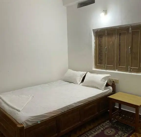 اتاق استاندارد یک نفره, Big Tree Guest House