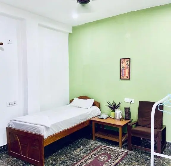 اتاق استاندارد یک نفره, Big Tree Guest House