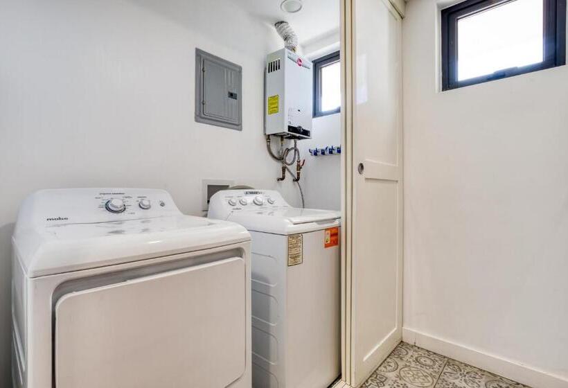 1 Sovrums Lägenhet, Uliv Revolución Tijuana