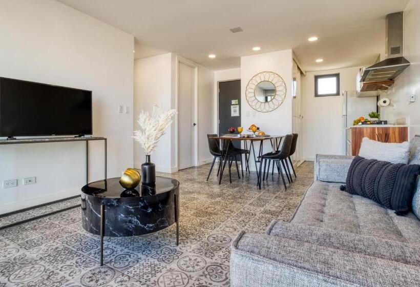 1 Sovrums Lägenhet, Uliv Revolución Tijuana