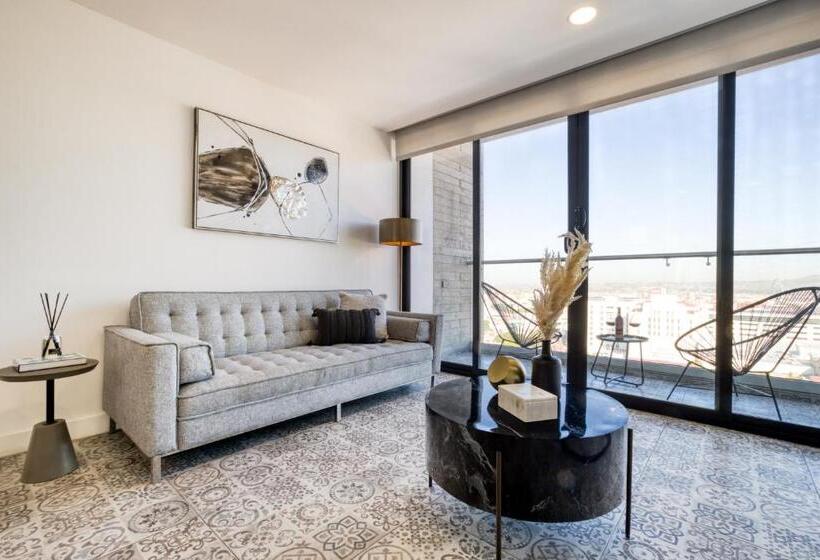 1 Sovrums Lägenhet, Uliv Revolución Tijuana