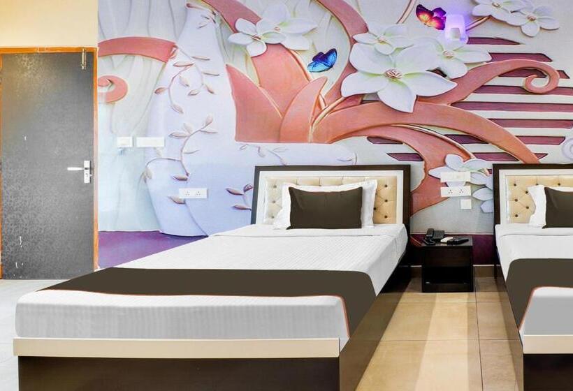 غرفة كلاسيكية ثلاثية, Collection O Hotel Simhadri