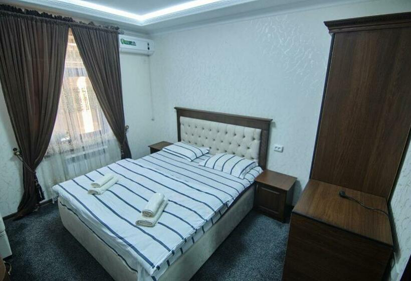 Aile Odası, Brick Palace