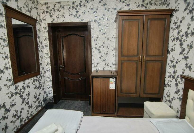 Standart Oda, Brick Palace