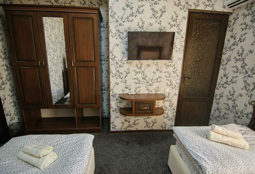 Standart Oda, Brick Palace