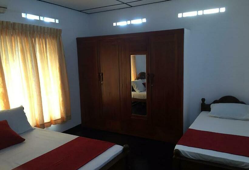 Четырехместный Номер Стандарт, Yaarl Holiday