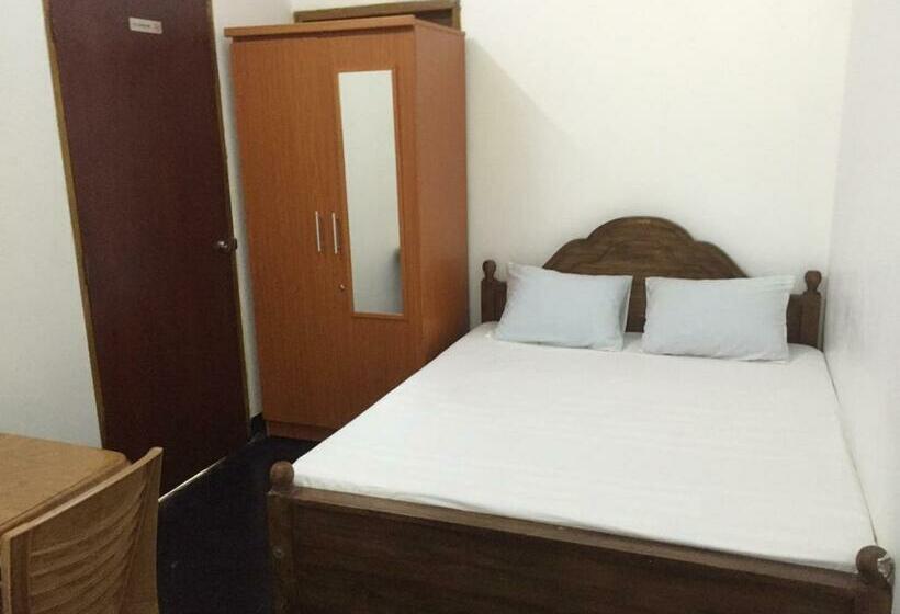 Номер Стандарт, Yaarl Holiday