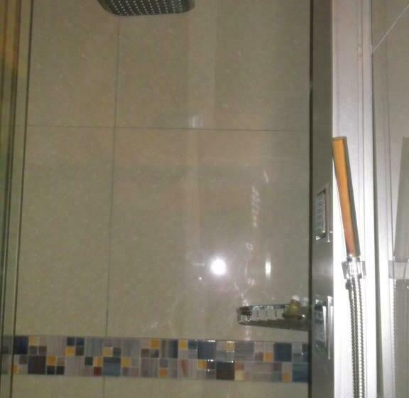 Delüks Süit, Keimoes