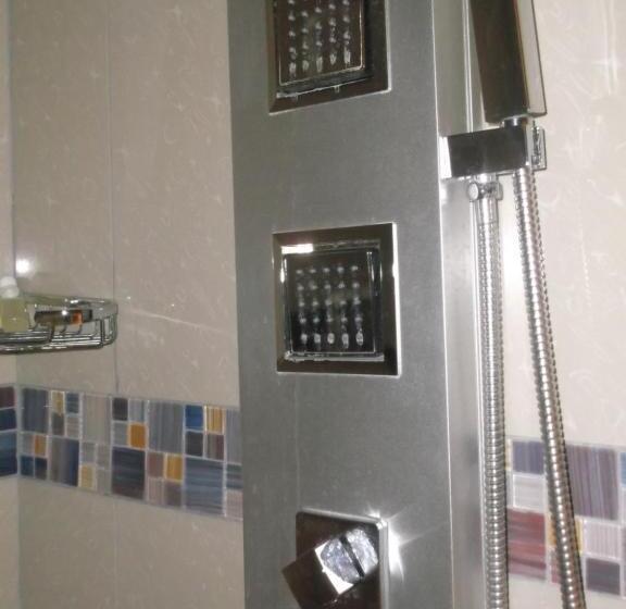 Delüks Süit, Keimoes