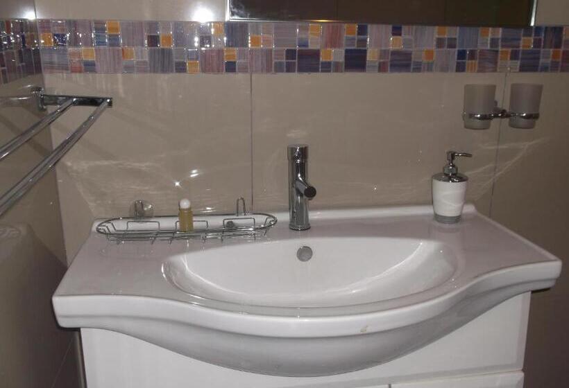 Delüks Süit, Keimoes