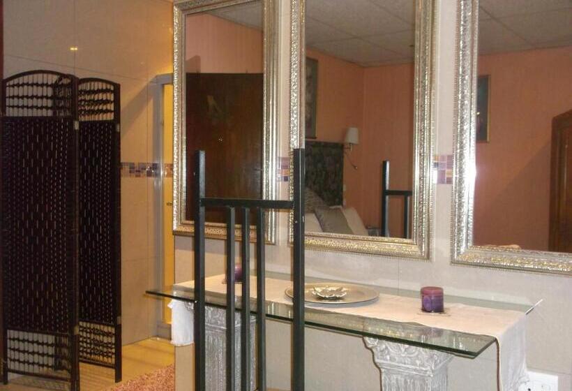 Delüks Süit, Keimoes