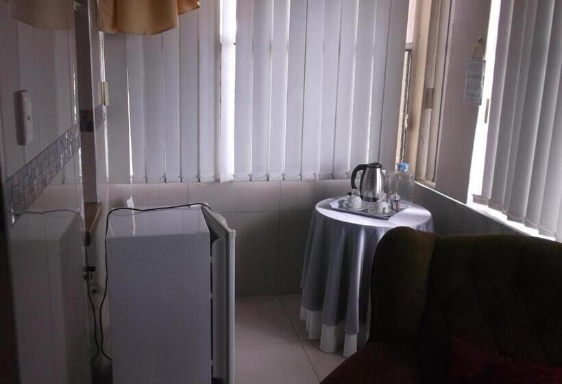 Delüks Süit, Keimoes