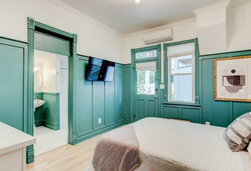 Студио Стандарт Кровать Кинг, Suite 6 Historic Art City Inn