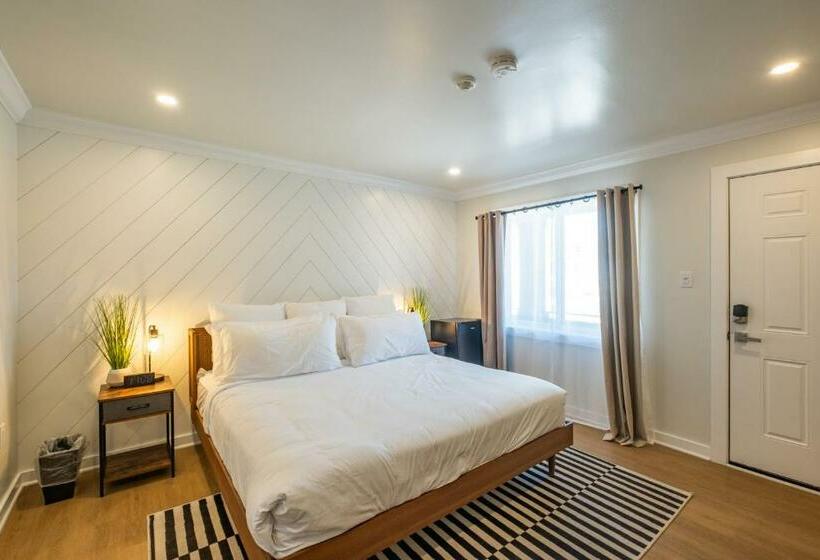 جناح سوبيريور, The Surf Club