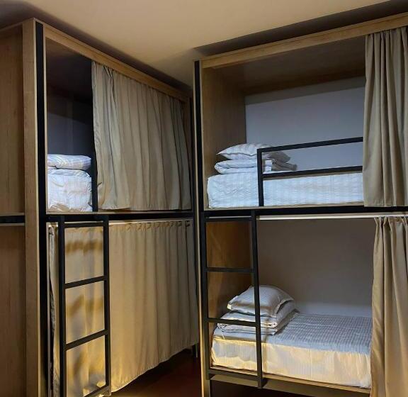 تختخواب در اتاق مشترک, Ayla Hostel