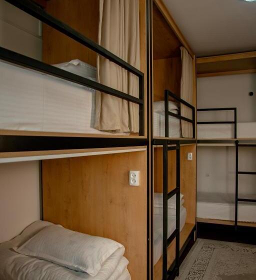 تختخواب در اتاق مشترک, Ayla Hostel