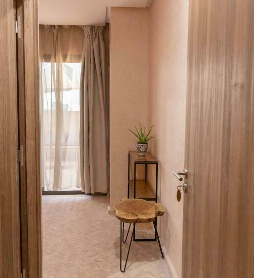 غرفة قياسية مزوَّدة بتراس, Surf&sound