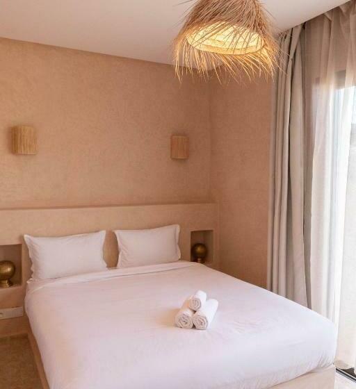 غرفة قياسية مزوَّدة بتراس, Surf&sound