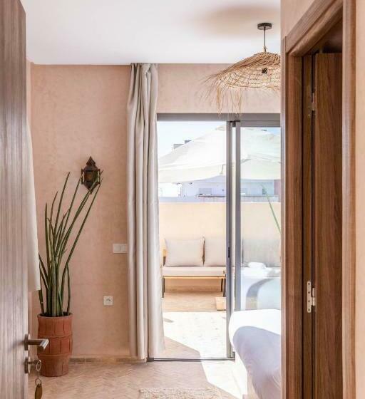 غرفة قياسية مزوَّدة بتراس, Surf&sound