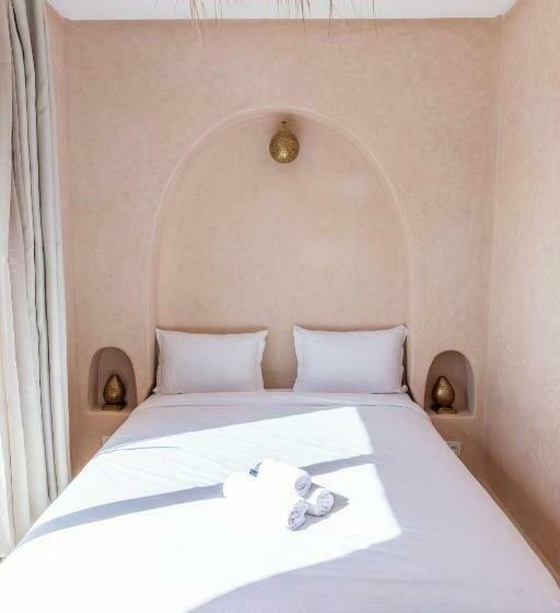 غرفة قياسية مزوَّدة بتراس, Surf&sound