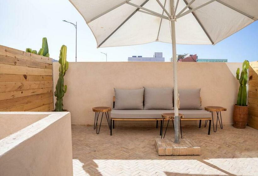 غرفة قياسية مزوَّدة بتراس, Surf&sound