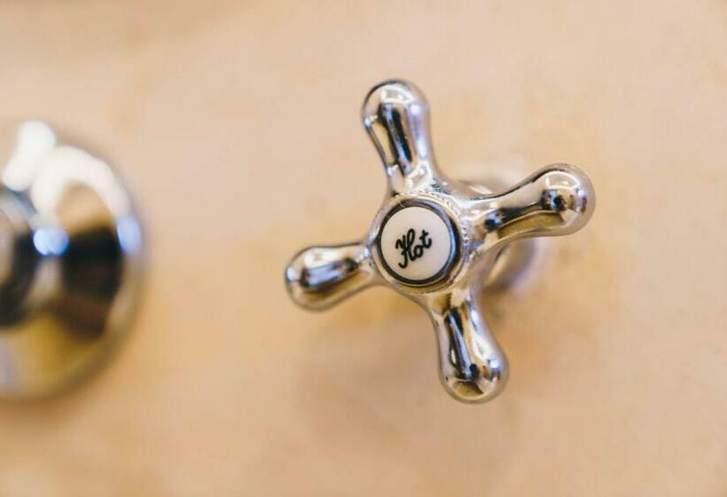 غرفة قياسية مزوَّدة بتراس, Surf&sound