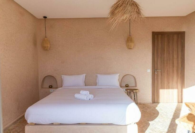 غرفة قياسية مزوَّدة بتراس, Surf&sound