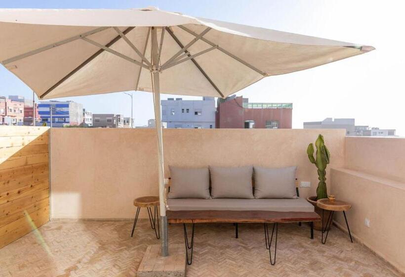 غرفة قياسية مزوَّدة بتراس, Surf&sound