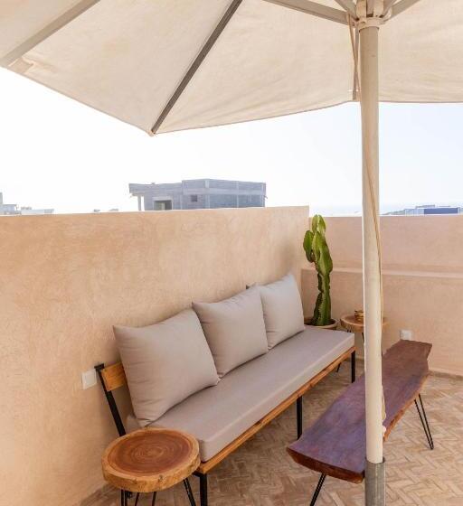 غرفة قياسية مزوَّدة بتراس, Surf&sound