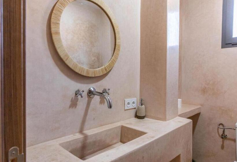 غرفة قياسية ثلاثية حمام مشترك, Surf&sound