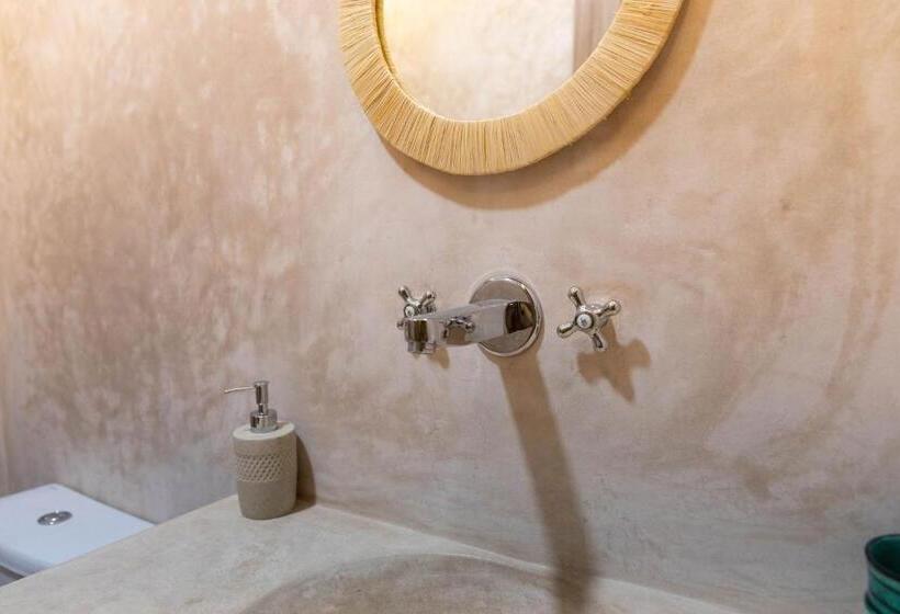 غرفة كومفورت ثلاثية, Surf&sound