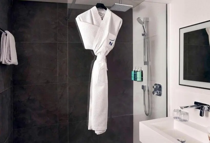 Executive Room Queen Bed, Novotel Kinshasa La Gombe
