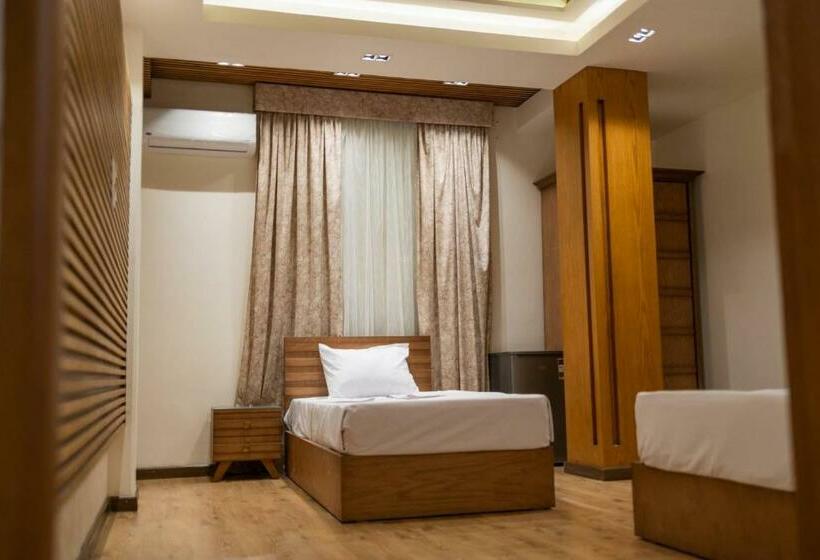 اتاق استاندارد سه نفره, El Mina City