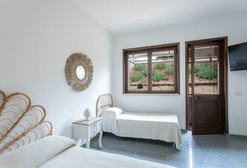 غرفة كلاسيكية ثلاثية, Federico Holidays   Bed & Breakfast Con Piscina