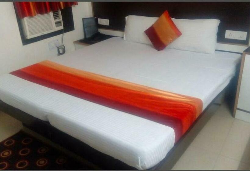 Üç Kişilik Klasik oda, Oyo Rooftop Inn