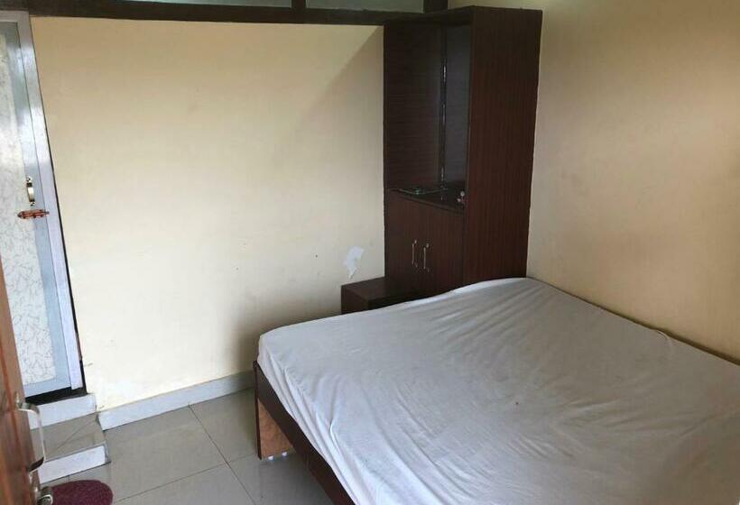 Üç Kişilik Klasik oda, Oyo Rooftop Inn