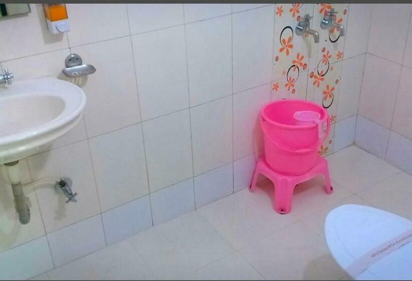 Üç Kişilik Klasik oda, Oyo Rooftop Inn